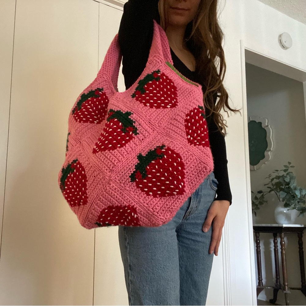 Crochet Strawberry Tote Bag - pink